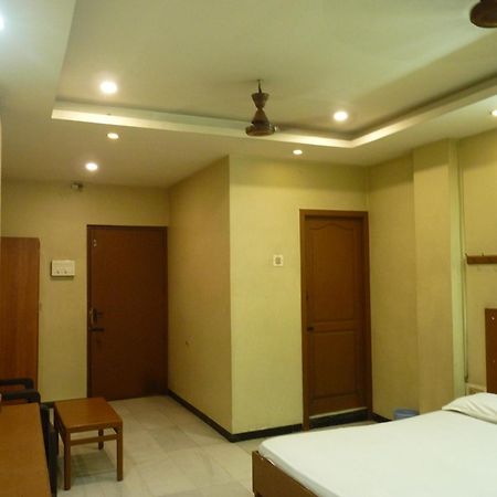 Nanda Lodge Mettuppālaiyam Buitenkant foto