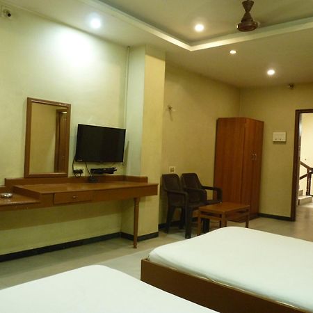 Nanda Lodge Mettuppālaiyam Buitenkant foto