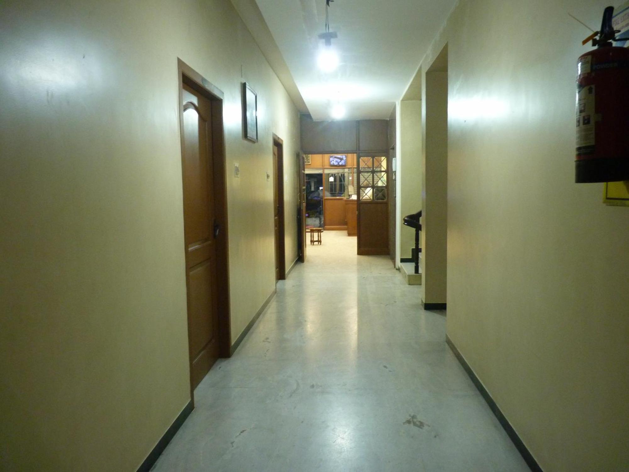 Nanda Lodge Mettuppālaiyam Buitenkant foto