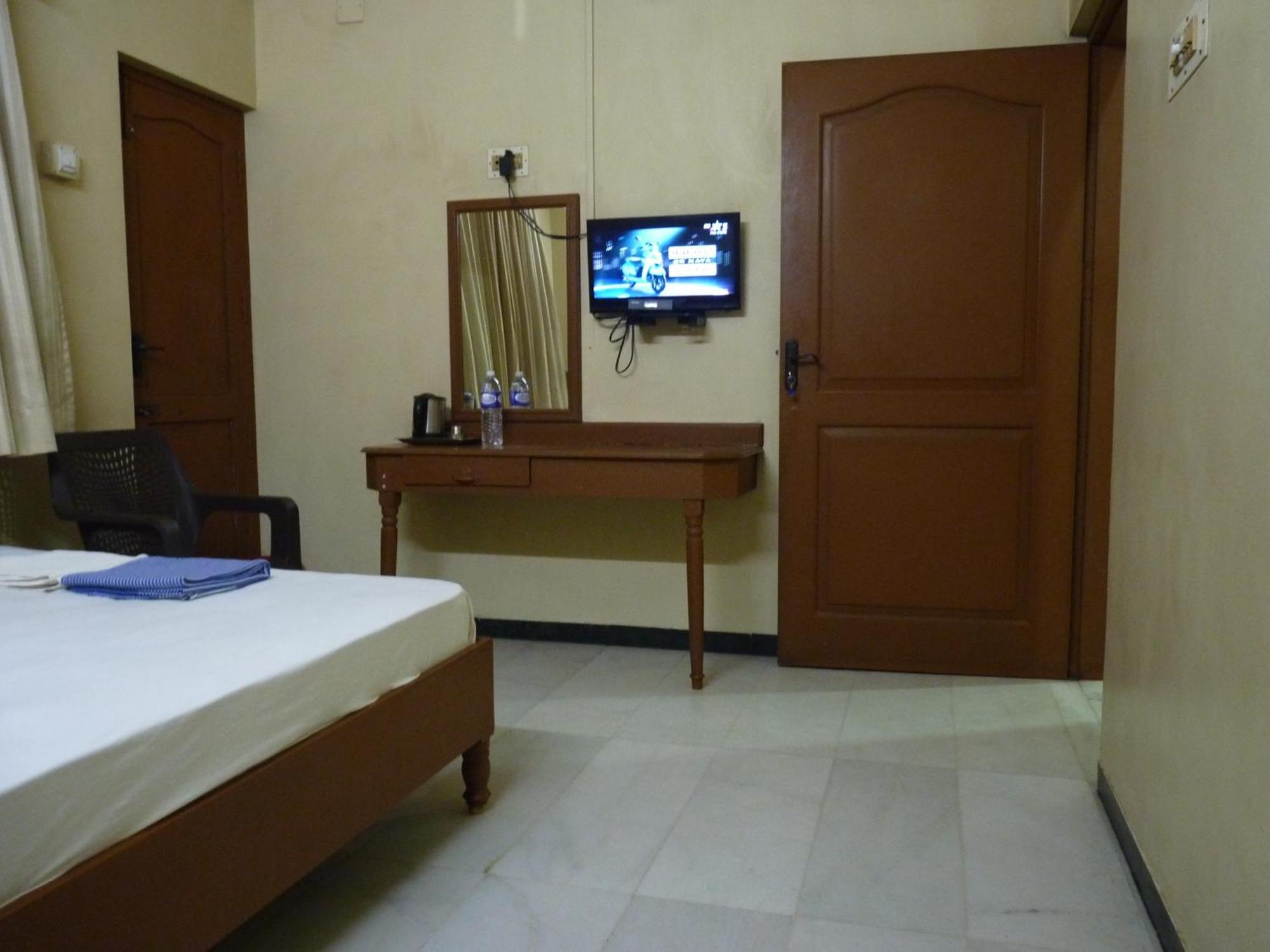 Nanda Lodge Mettuppālaiyam Buitenkant foto