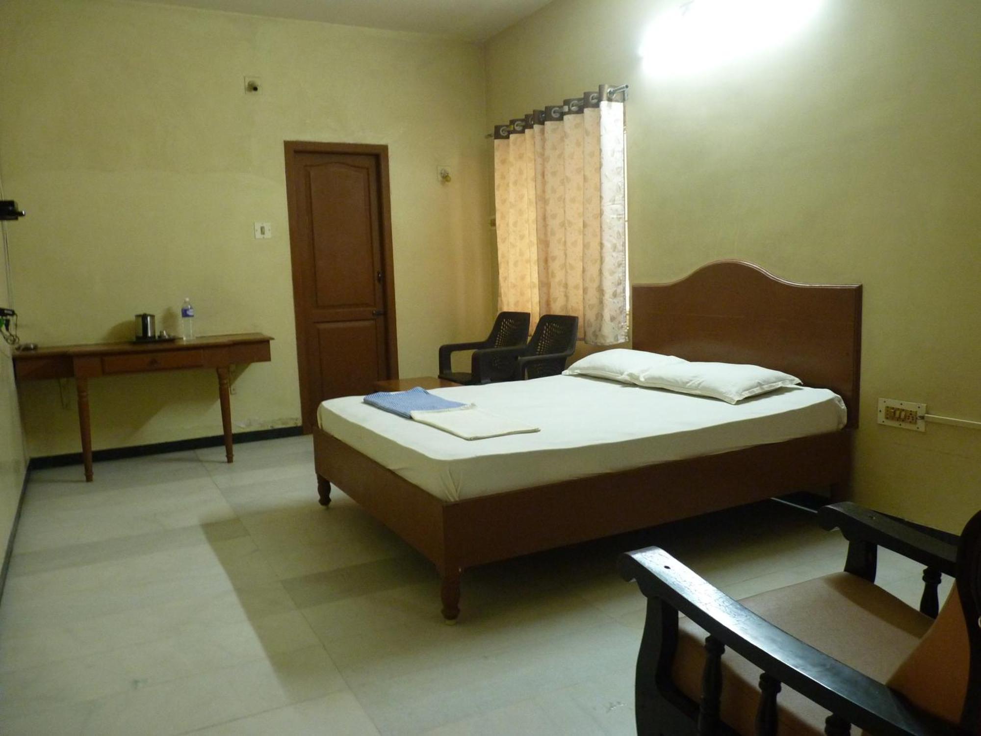 Nanda Lodge Mettuppālaiyam Buitenkant foto