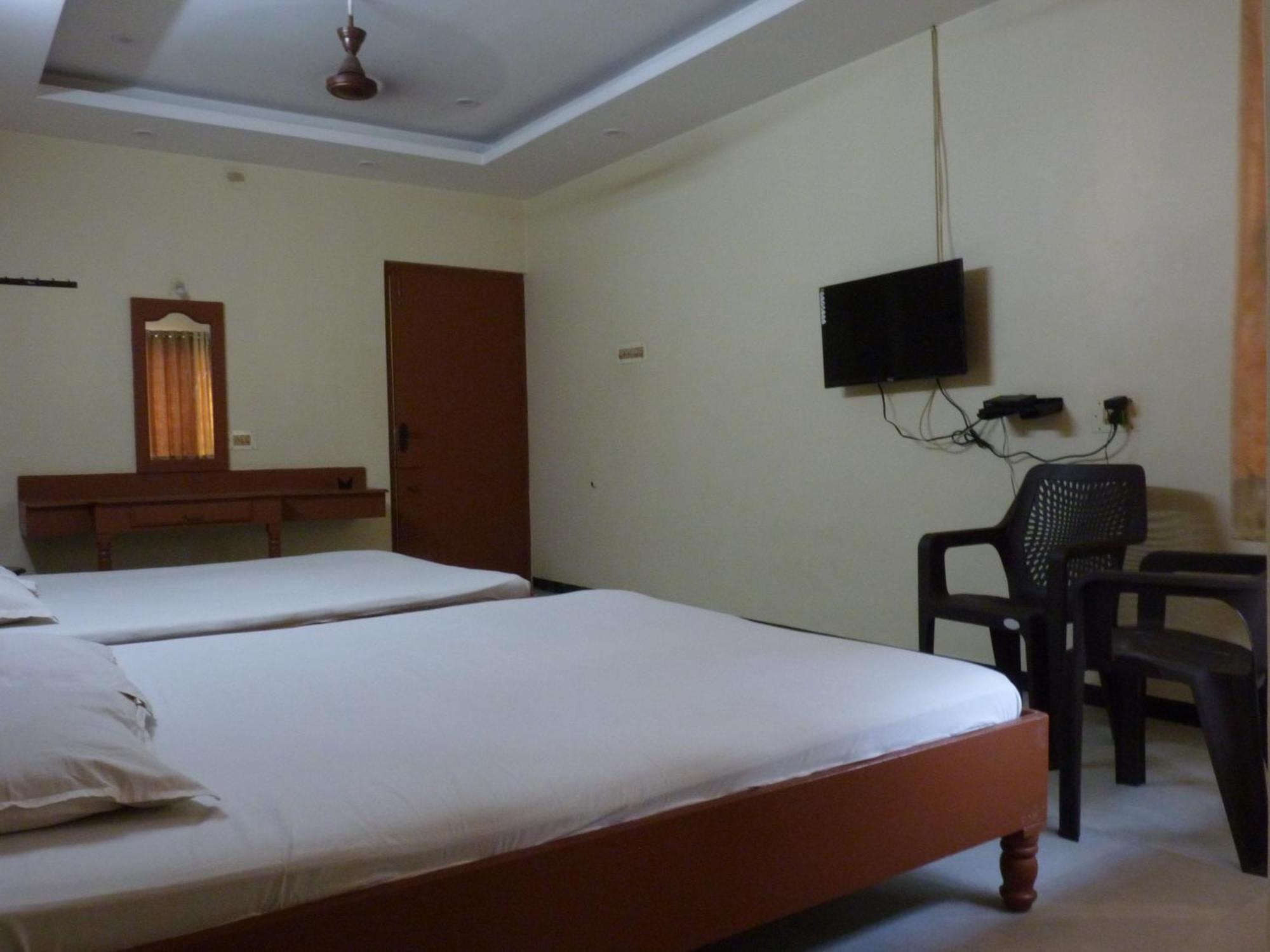 Nanda Lodge Mettuppālaiyam Buitenkant foto