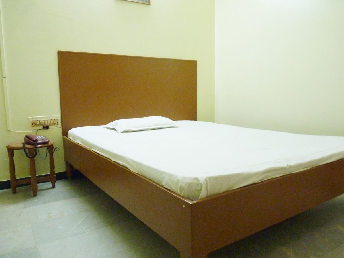 Nanda Lodge Mettuppālaiyam Buitenkant foto